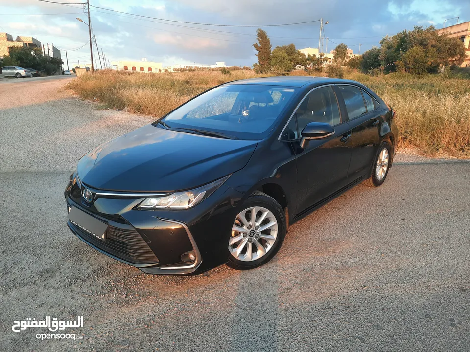 تويوتا كورولا هايبرد موديل 2023 بحالة الوكاله وارد وصيانه المركزية تويوتا .