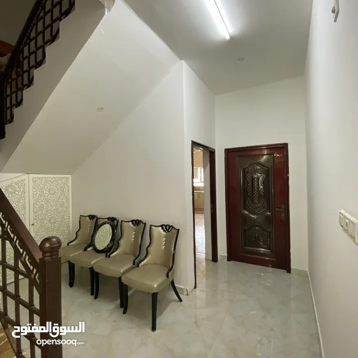 فيلا للإيجار في العامرات مع حوض سباحه بسعر خيالي Villa for rent in Al Amerat with a swimming pool