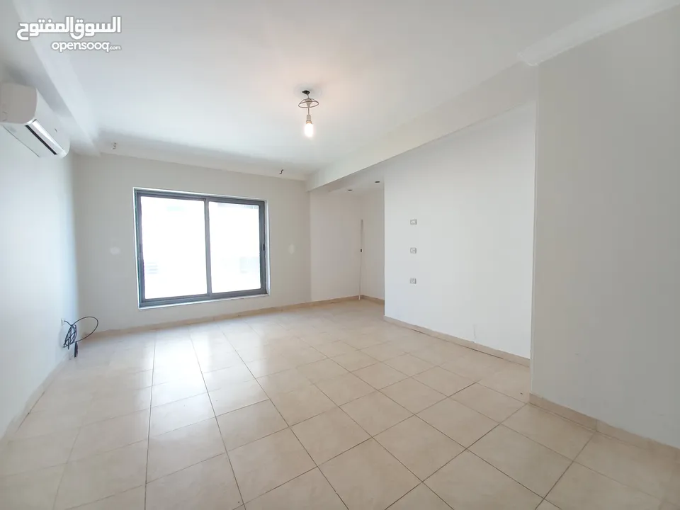 شقة غير مفروشة للايجار في ام اذينة  ( Property 33614 ) سنوي فقط