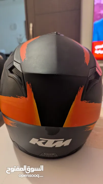 خوذة KTM استعمال قليل دون خدش ECE22 بحالة ممتازة جدا حجم XL