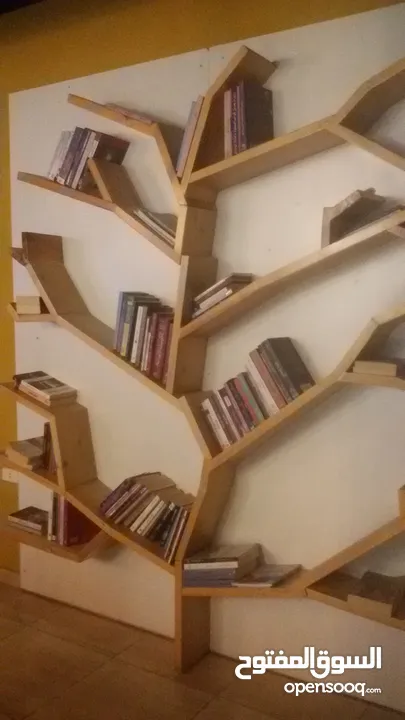 مكتبة على شكل شجرة للبيع