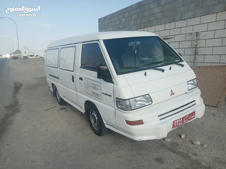 ميتسوبيشي وتويوتا سيارتين للبيع نظيفه جداً لا تحتاج شيء  Two buses transporting goods, very clean, d