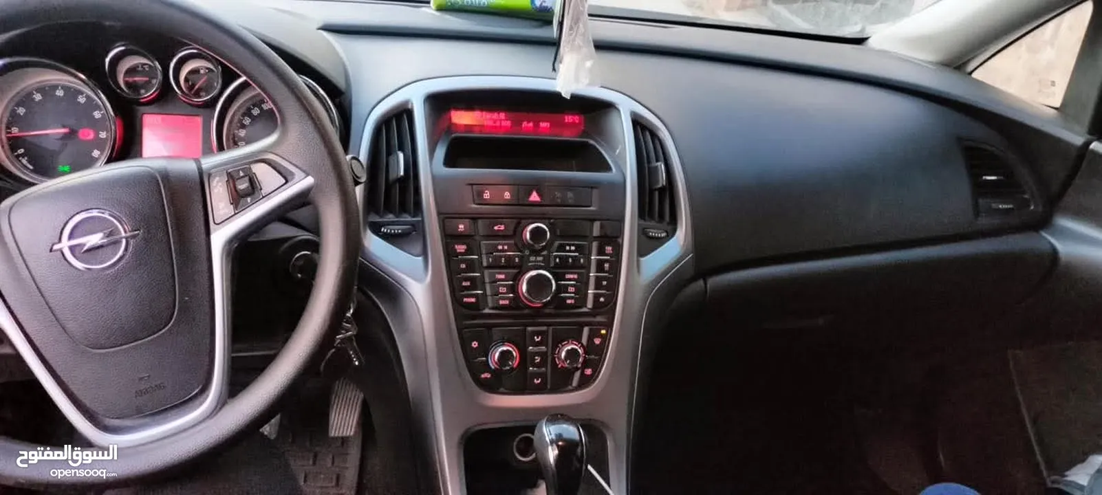 أوبل أسترا موديل2017بحاله ممتازه فحص مرفق بالصور ضربة راسيه ماتور 1600cc وارد الوكاله كاوشوك جديد