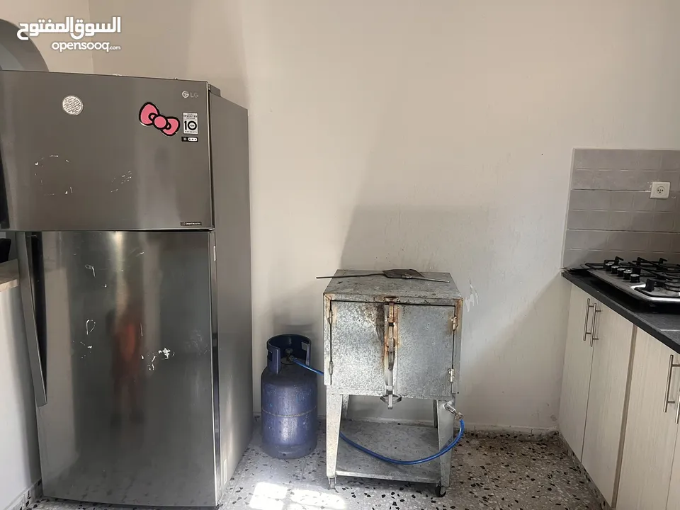 منزل طابقين متاح طابق ارضي  مدخل مشترك للطابقين غير شامل اي خدمات اضافية