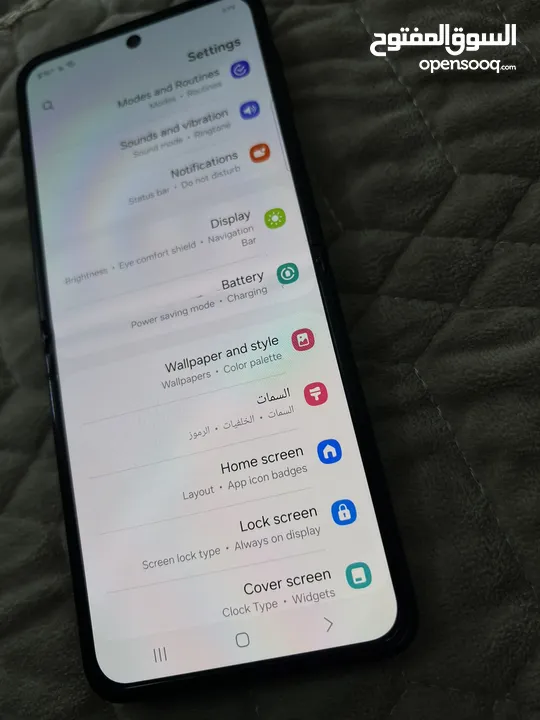 Z flip3 5g الجهاز حلو ومرتب  بي نقطه خضره صغيره فقط مكان شعب