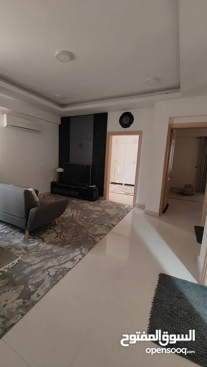 شقة فندقية للأيجار بالقرب من مسقط مول مؤثثة بالكامل اثاث جديد (يومي او شهري)