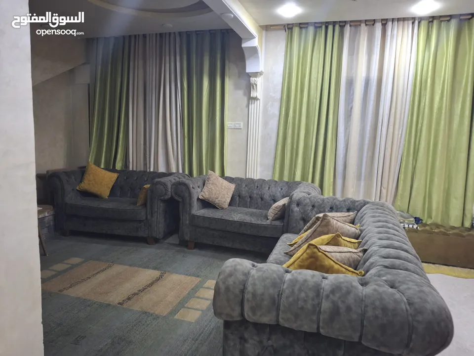 غرفه جلوس كامله مع سجاده وبرادي