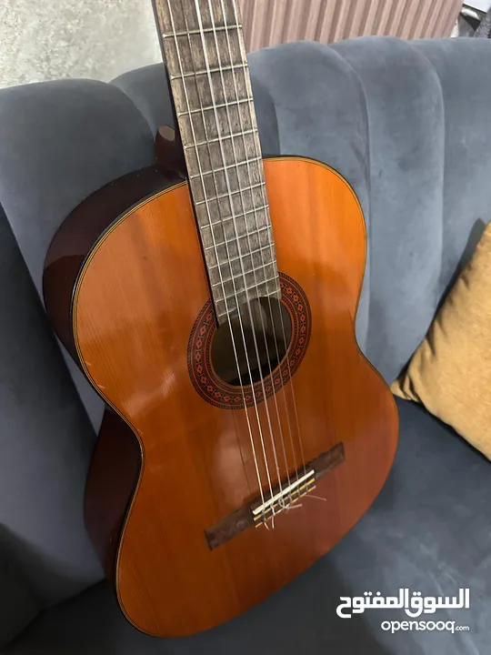 guitar classical yamaha c70 جيتار كلاسيكال    نوع ياماها احترافي شبه جديد مع اوتارو الاصلية