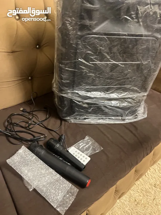 سماعة حفلات BT Speaker .. 15 inch  لا سلكية .. جديدة جدا استعمال مرة واحدة فقط . التواصل عبر الواتس