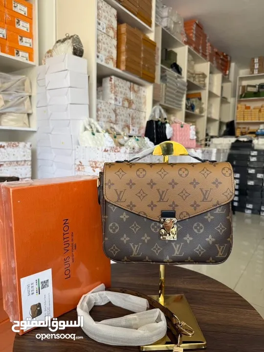 متجر لبيع الحقائب جملة و مفرق توصيل الى جميع انحاء البلاد