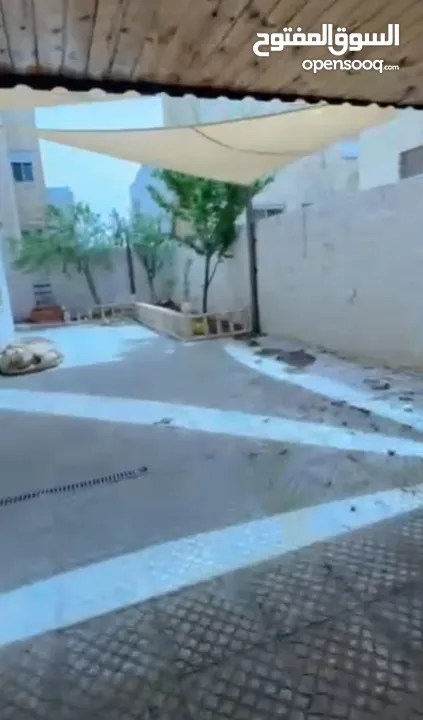 دير غبار شقة أرضية فخمة مع حديقه 4 نوم للإيجار