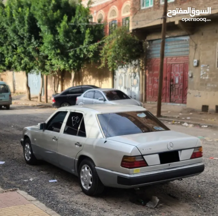 مرسيدس بنز E 220 موديل 1993 بضاعة كرت اربعة بسطون تماتيك فتحة سقف مجمرك مرقم جاهز