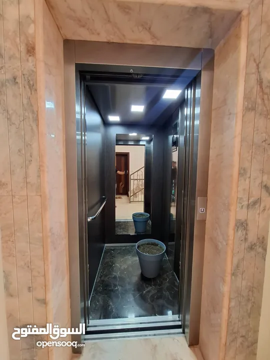 شقة طابقية فاخرة نصف مفروشة - الروابي (عمارة عائلية) Luxury Semi-Furnished Apartment for Rent