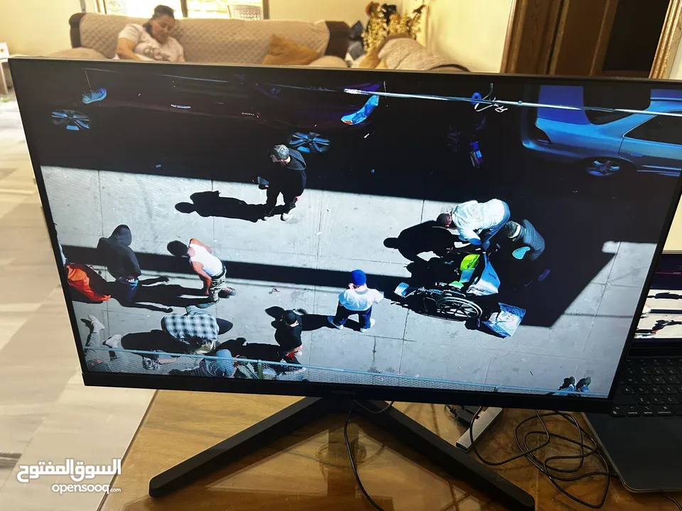 شاشة سامسونج فل Hd  جديدة استعمال خفيف مقاس 24 بوصة