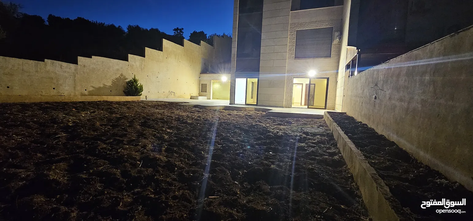 شقة ملوكية بإطلالة خلابة جدا أحكام خاصة أ مساحة داخلية وخارجية. 660 متر مربع أكبر مساحة لشقة