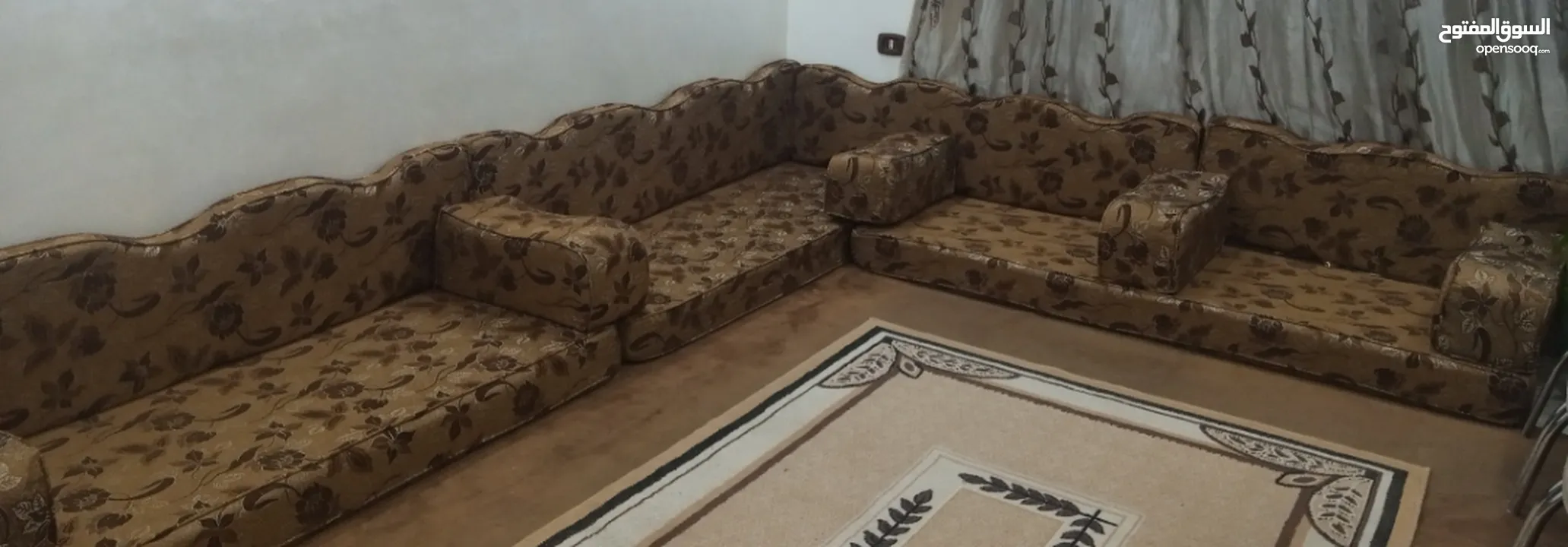 فرش عربي للبيع مستعمل خفيف بحالة الوكالة .