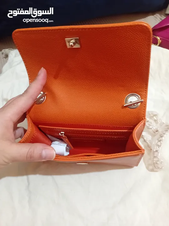 شنطة يد من فالنتينو أصلية- Valentino habd bag