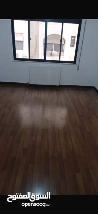 شقة فارغة للإيجار في ام اذينة - ref : 14555