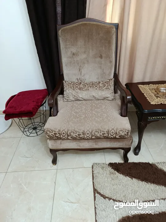 غرفه ضيوف جديده بحالة الوكاله و مميزه ...  لون رائع و خشب ثقيل  .... بسعر لقطه