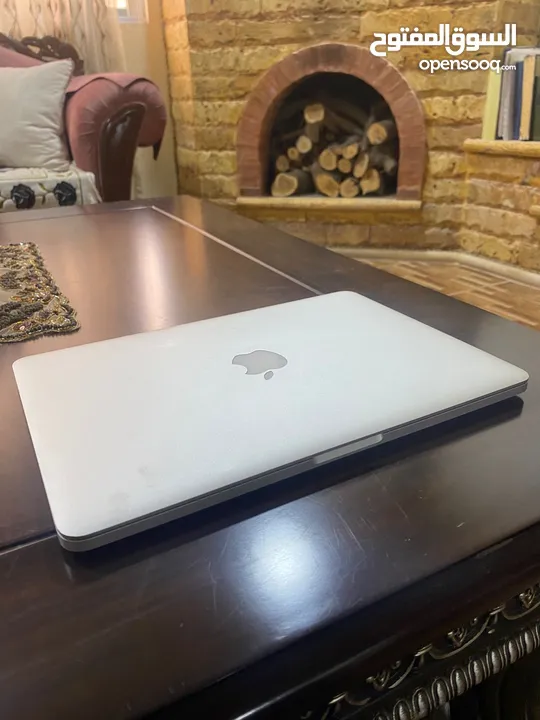 لابتوب MacBook Pro للبيع بسعر مغري