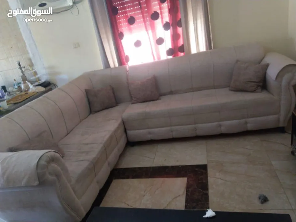 طقم كنب كورنر للبيع بحالة جيدة 9مقاعد