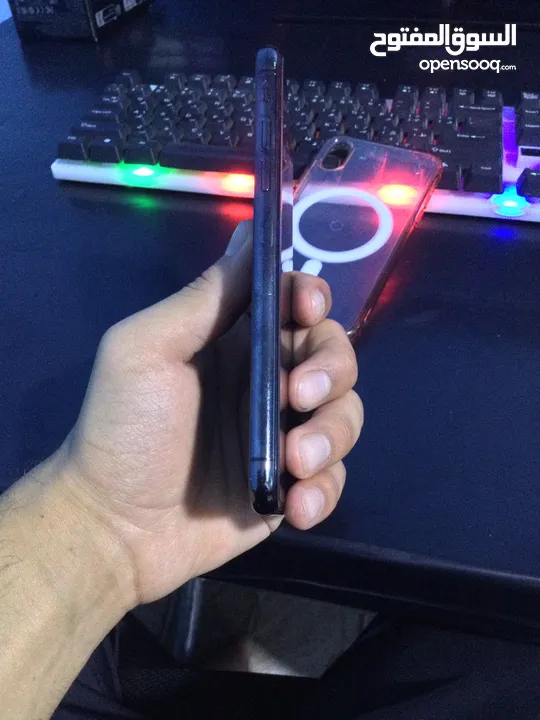iPhone X  64GB  رمادي مش مغير اشي التلفون نظيف للبيع او للبدل على شاشة Pc
