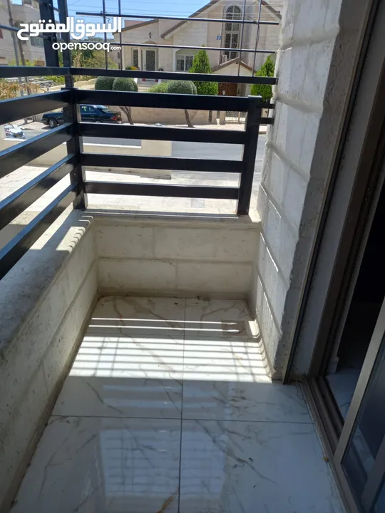 شارع الجامعة - شقة مفروشة ارضي غرفتين شامل المياه والإنترنت للإيجار من المالك مباشرة