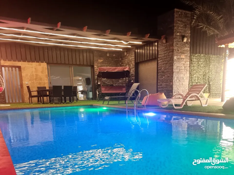 مزرعة فخمة و مدفية بالبحر الميت و المطار