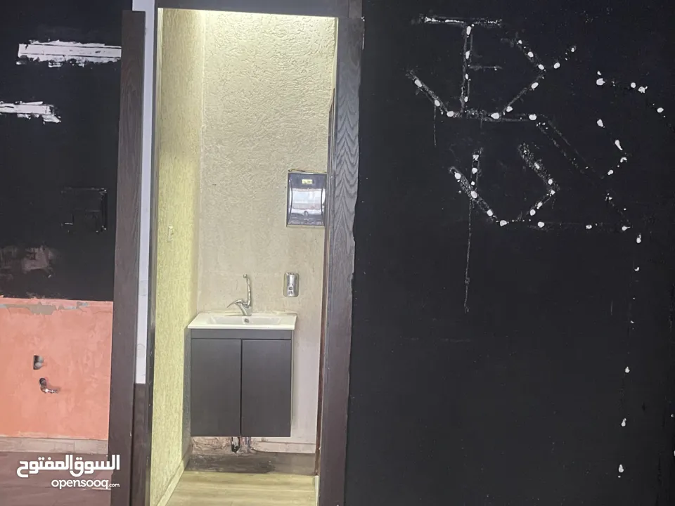 محلات للايجار مع المالك مباشرة عدد (2) في رام الله التحتا شارع الحسبة القديمة بجانب مخبز خلف، مساحة