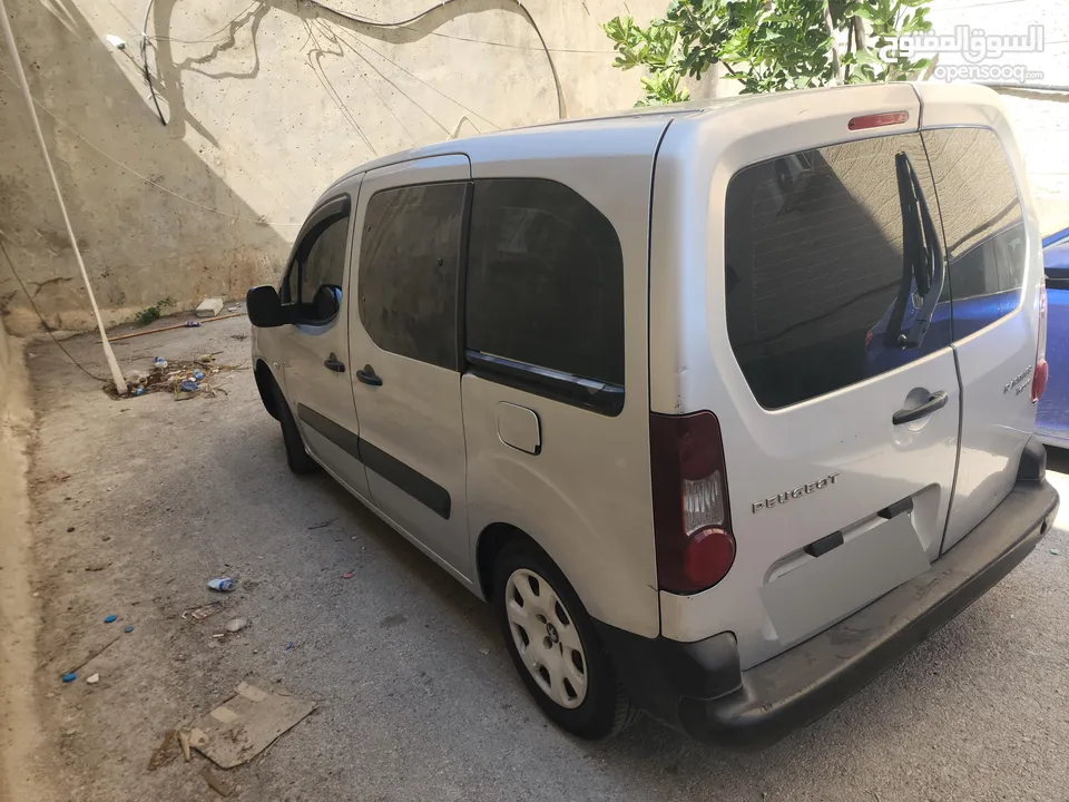 بيجو باتنر ترخيص سنه 2016 ترخيص 2015 فحص ممتاز مطور وجير الف دقات خفيفه لا تعيب