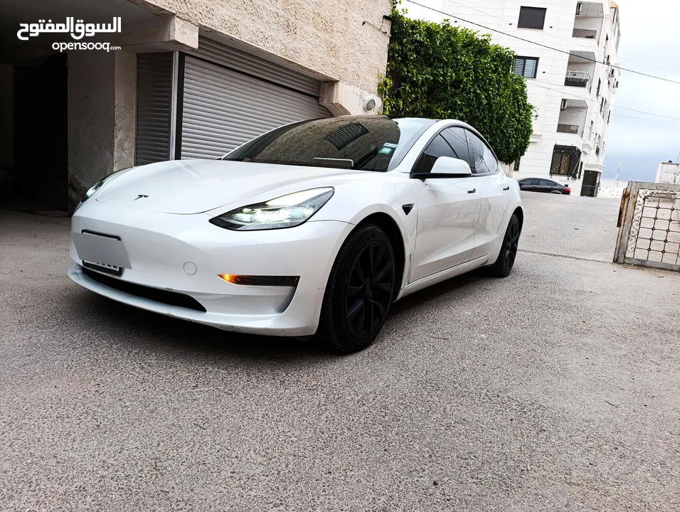 TESLA MODEL 3 ONLY 8000KM