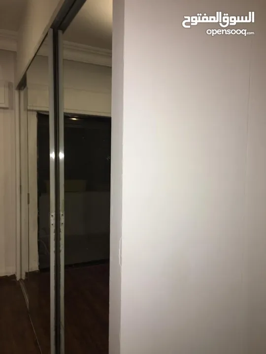 شقه مميزه للايجار في الشميساني 3 غرف نوم منهم 2 ماستر. بلكونه عدد 2. مطبخ كبير ومميز. تدفئه ومكيفات