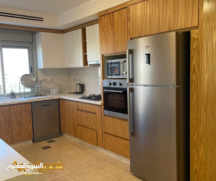 شقة مميزة مفروشة بالقرب من مسشتفى المستقبل في البيرة