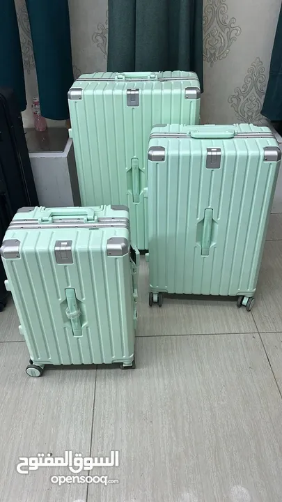 طقم شنط ثلاث قطع   حجم كبير  28 بوصة - عمق 29 - عرض 48 - طول 76حجم وسط  24 بوصة - عمق 24 - ال