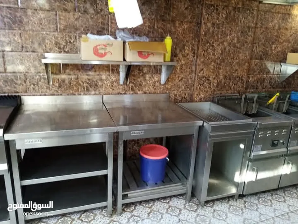 عدد مطعم كامله شبه جديده