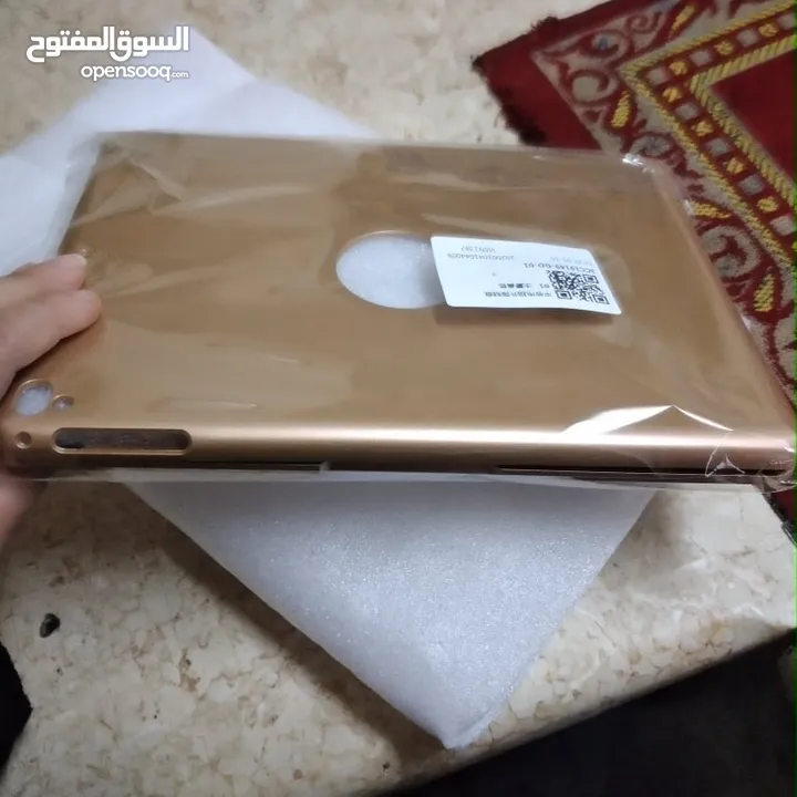 حاضنة تابلت او اي باد مع كيبورد