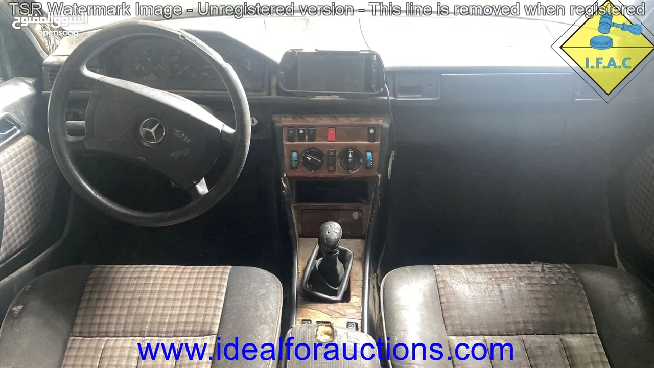 مرسيدس 212D/KA 1988 Mercedes-Benz E200