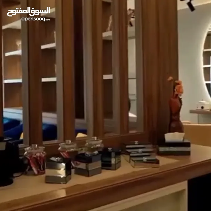 صالون ستاتي للبيع مع كامل عدتو موقع مميز