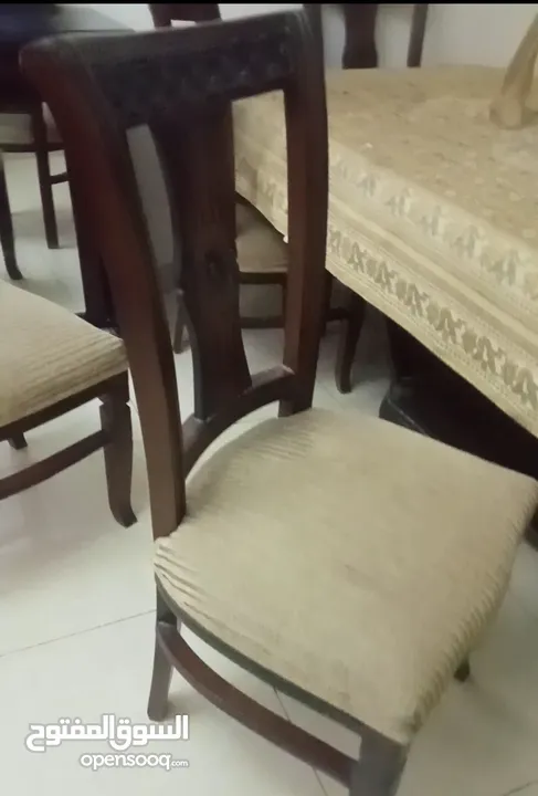 طاولة سفرة مع كراسي منجدة عدد 8 بحالة ممتازة  ديلسوار مراه شبه جديد  للاستفسار الاسعار الاتصال