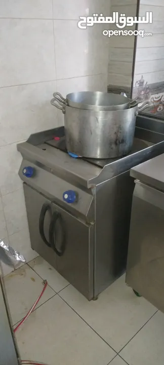 عدة مطعم للبيع