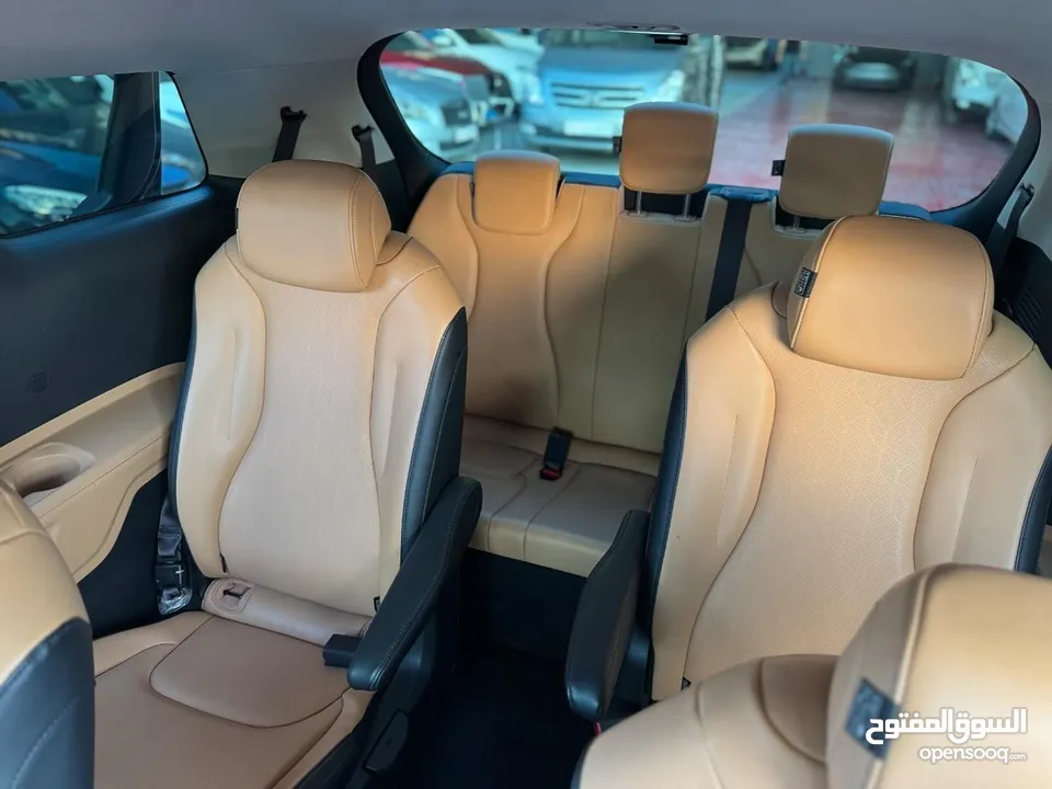 Kia carnival  2021  Korean specs  30.068 km