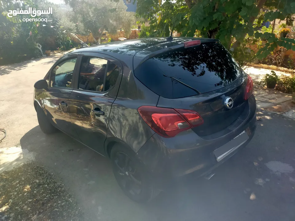 ابل كورسا مديل 2016