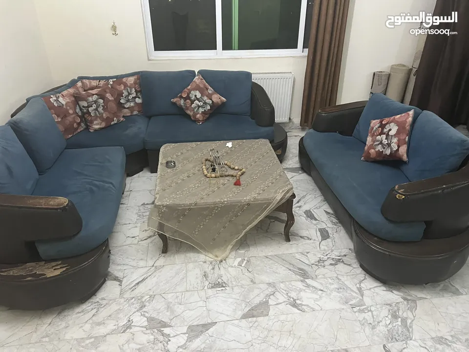 طقم كورنر بحاله جيد جدآ خشب زان ثقيل الفرش ضغط عالي تركي بدون الطاوله