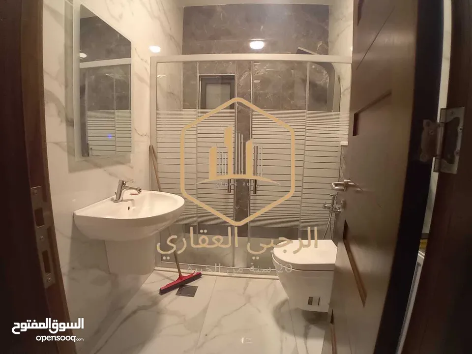 شقة / للايجار / فارغة / فاخرة / خلدا