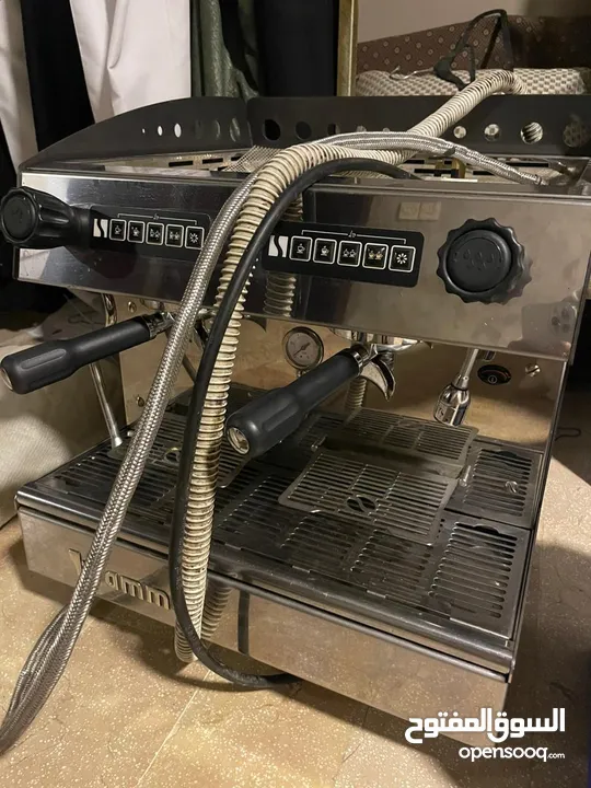 مكينة قهوة الايطاليه ماركة فـيما نظيفة جدا 2 جروب للبيع