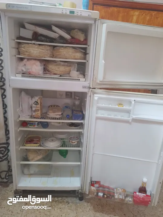 ثلاجة هاي لايف نضيفة وكبيرة ثلاجة هاي لايف نضيفة وكبيرة