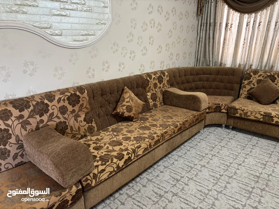 مجلس بحالة جيدة جداً