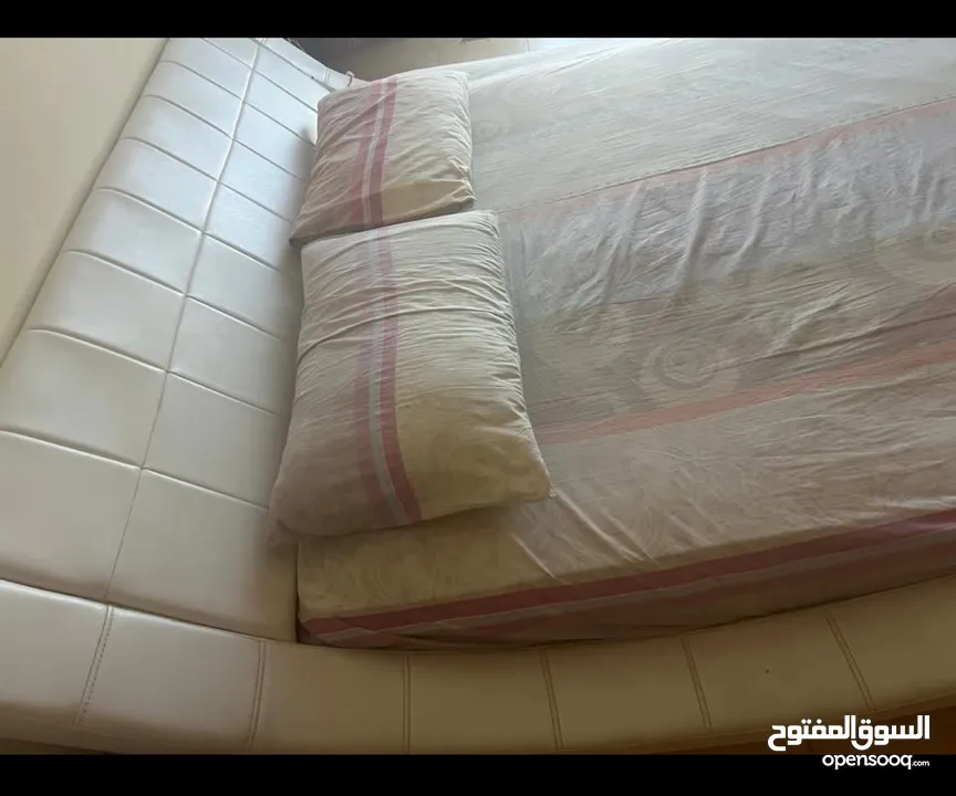 سرير كنج سايز مع مرتبة king size bed with mattress