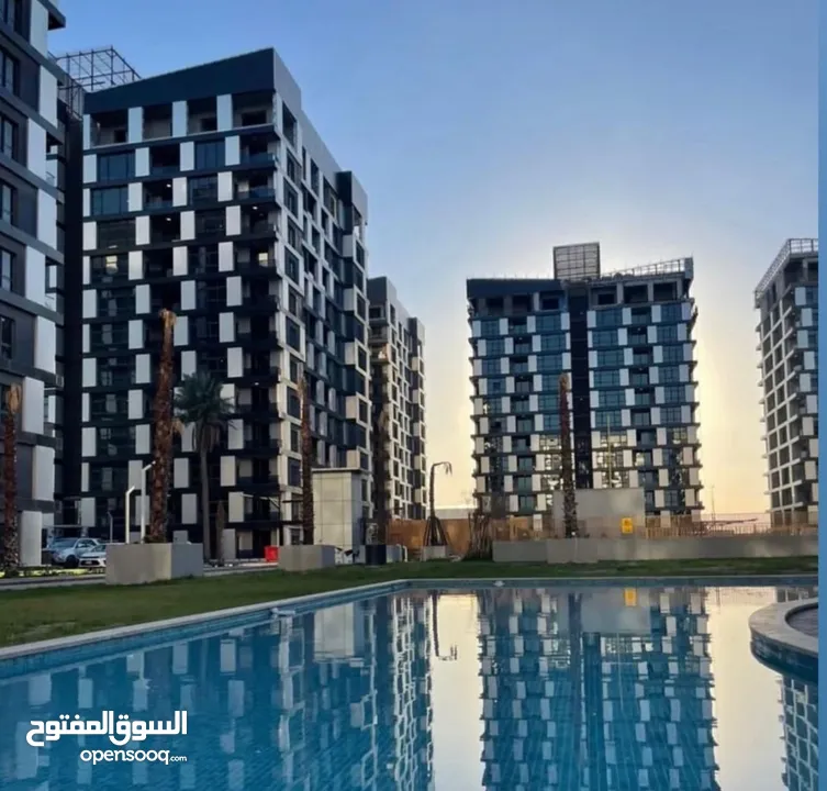 شقة حديثة للبيع   في مجمع بغداد رزدنس المنطقه الخضراء مساحة.  250 متر اطلالة على النهر