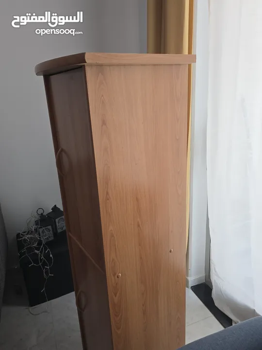 خزانة خشبية ذات باب واحد - Wooden one door wardrobe